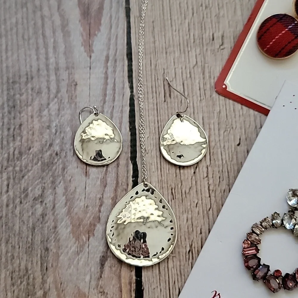 Set of Ann Taylor Loft Jewelry - Picture 2 of 6